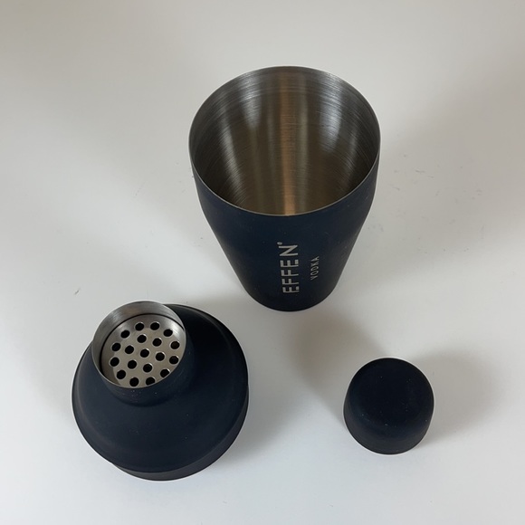 NWOT Effen Vodka Rubber Coated Shaker - Picture 2 of 3